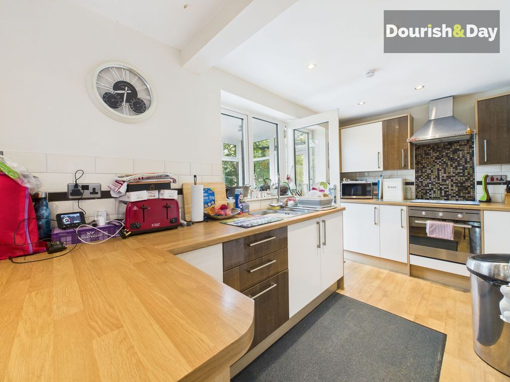 Property photo 3 of 12 Kitchen