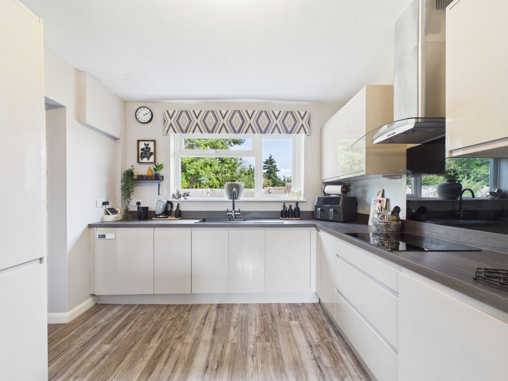 Property photo 3 of 31 Kitchen/Breakfast Room