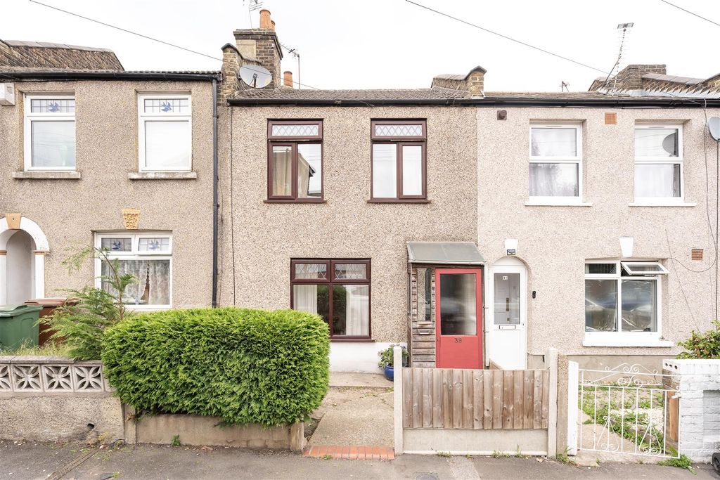 Property photo 1 of 32 Mount Pleasant Road, E17