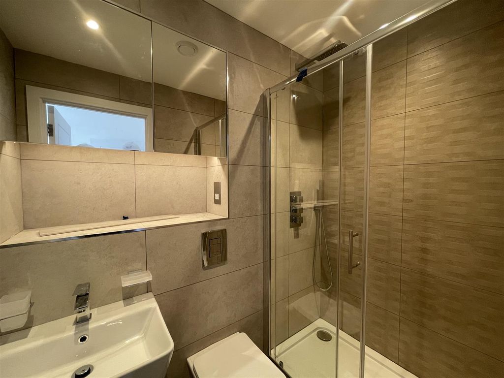 Property photo 2 of 36