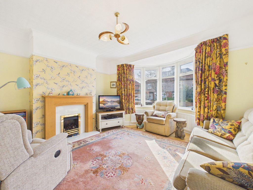 Property photo 2 of 13 Lounge