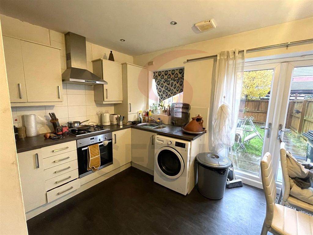 Property photo 3 of 8 Kitchen