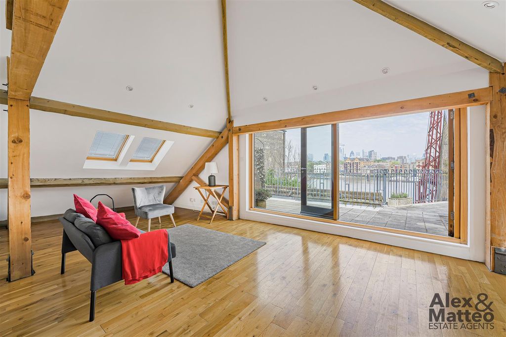 Property photo 2 of 20 Granary House