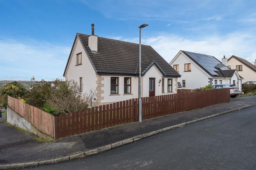 Property photo 2 of 29 12 Hawthorne Hill 31.Jpg