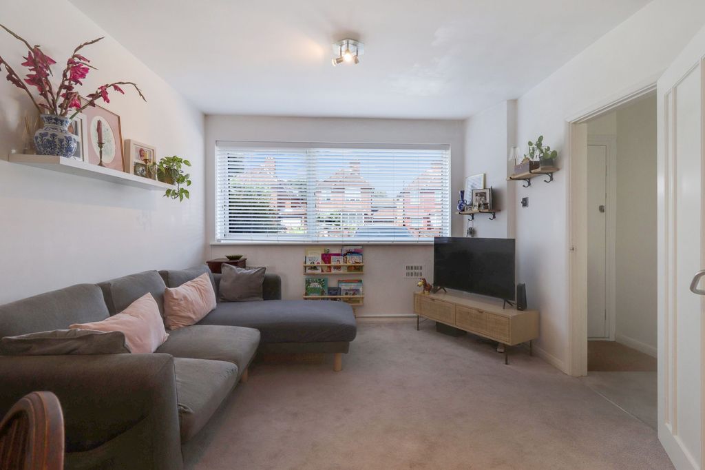 Property photo 3 of 12
