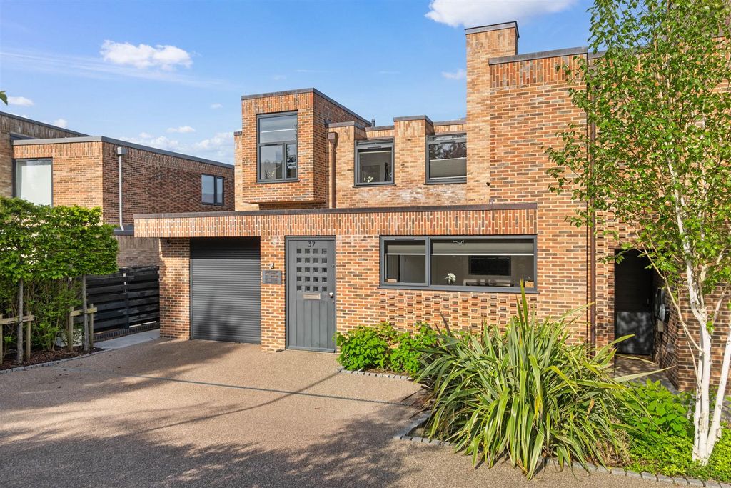 Property photo 1 of 23