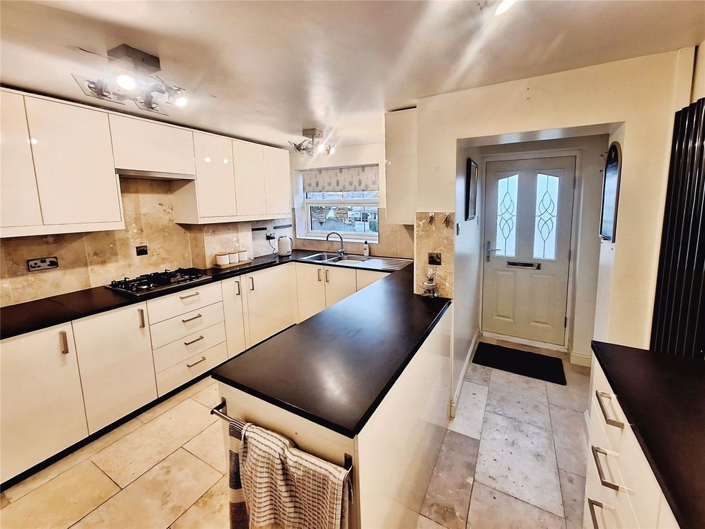 Property photo 3 of 12 Kitchen