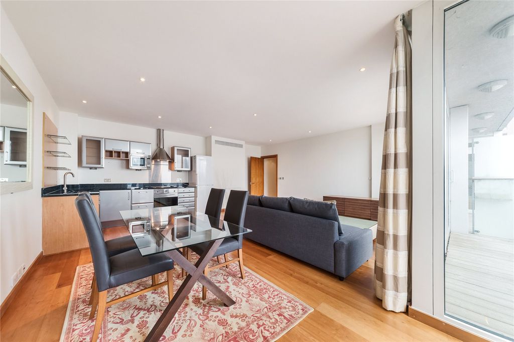 Property photo 3 of 12 Dining Area