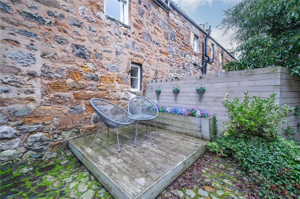 Property photo 3 of 13 Secluded Terrace