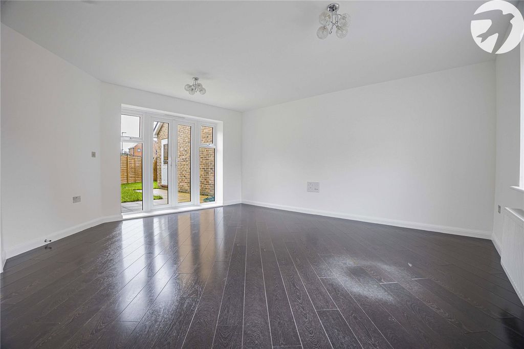 Property photo 2 of 26 Lounge