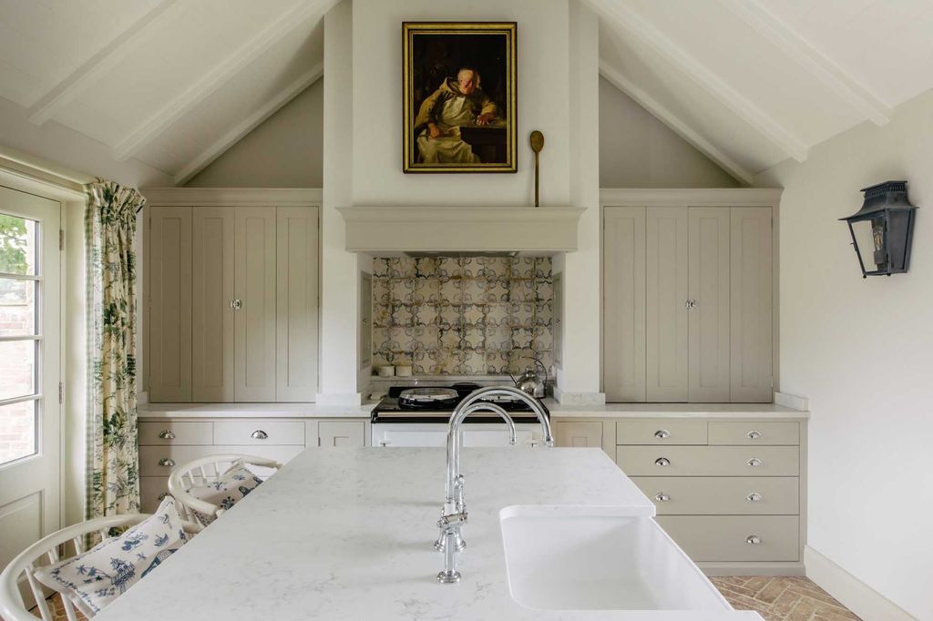 Property photo 2 of 28