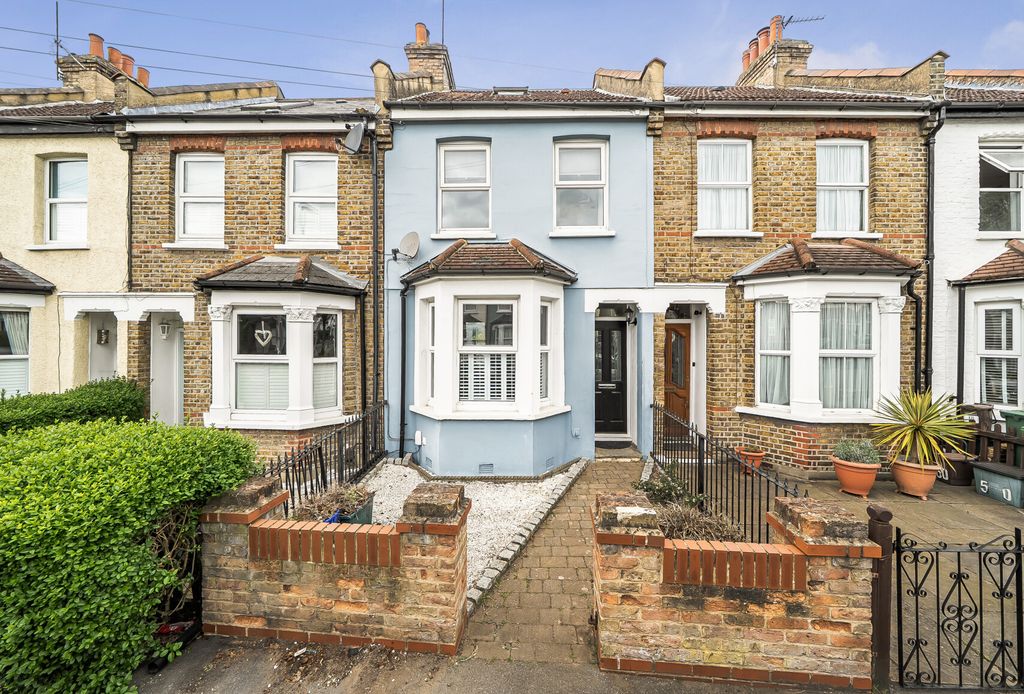 Property photo 1 of 18 External