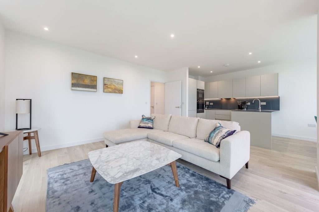 Property photo 1 of 33