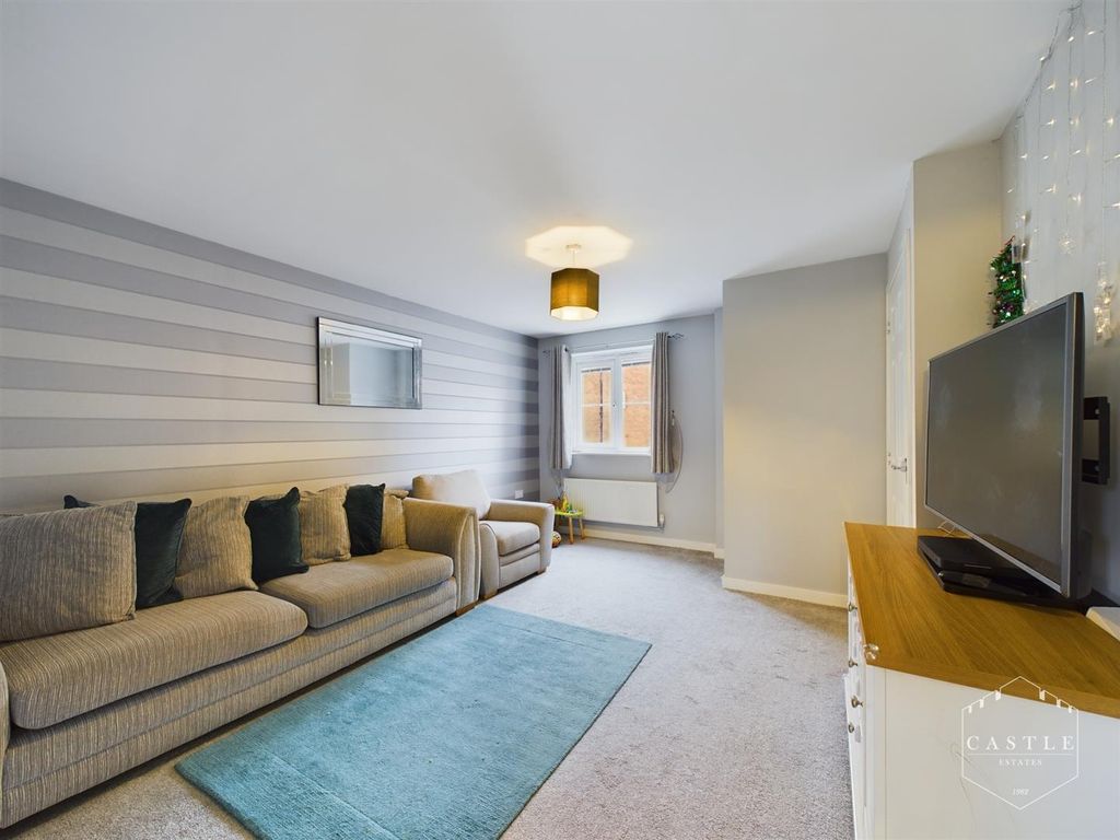 Property photo 3 of 14 Lounge