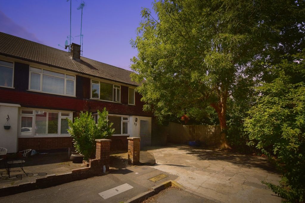 Property photo 2 of 8 Pbox-Street_Scape-321584.Jpg
