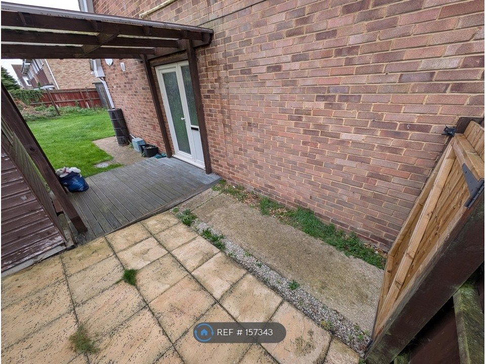 Property photo 3 of 18 Porch And Main Door