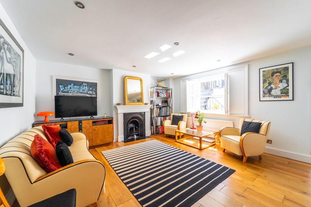 Property photo 1 of 9