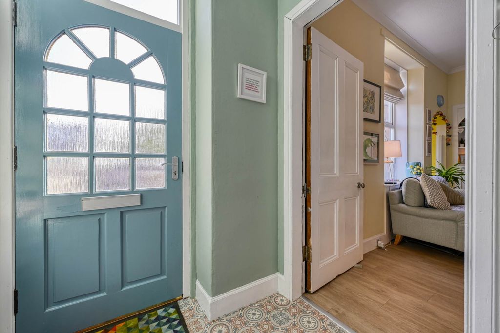 Property photo 2 of 23