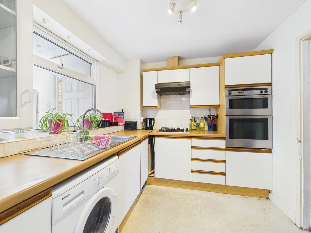 Property photo 3 of 15 Cam01984G0-Pr0586-Still003