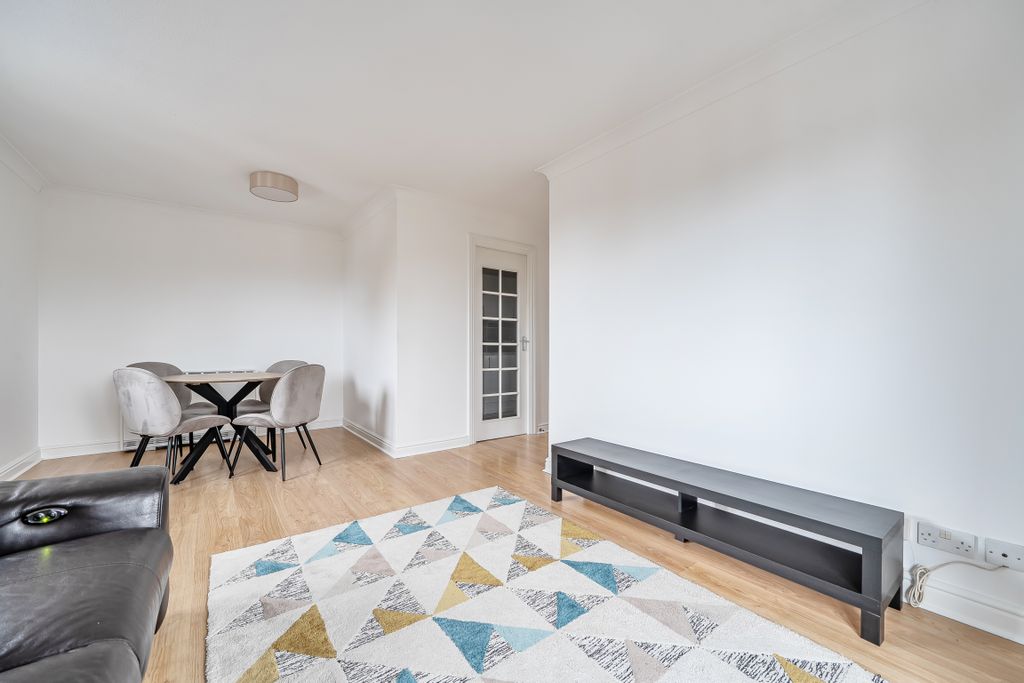 Property photo 3 of 11 Living Room