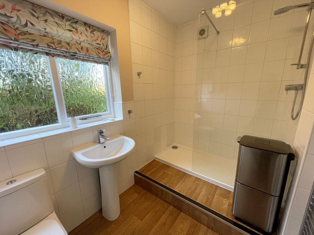 Property photo 3 of 7 Bathroom