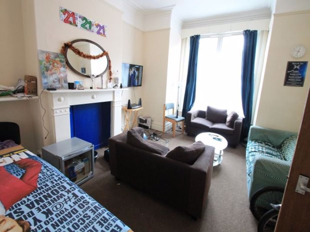Property photo 1 of 9 A Cozy And Well-Lit Single Bedroom Featuring A Com...