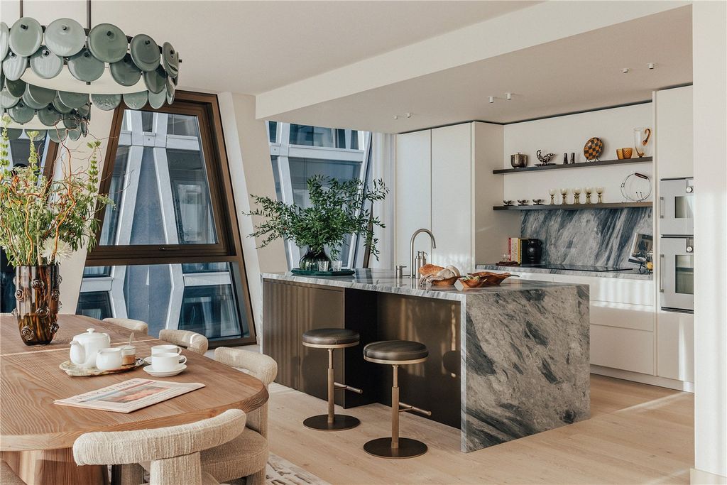 Property photo 3 of 20 Kitchen/Dining Area