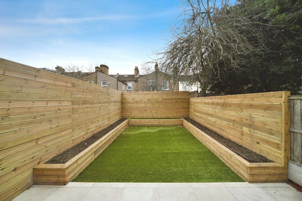 Property photo 2 of 17 Picture No. 21