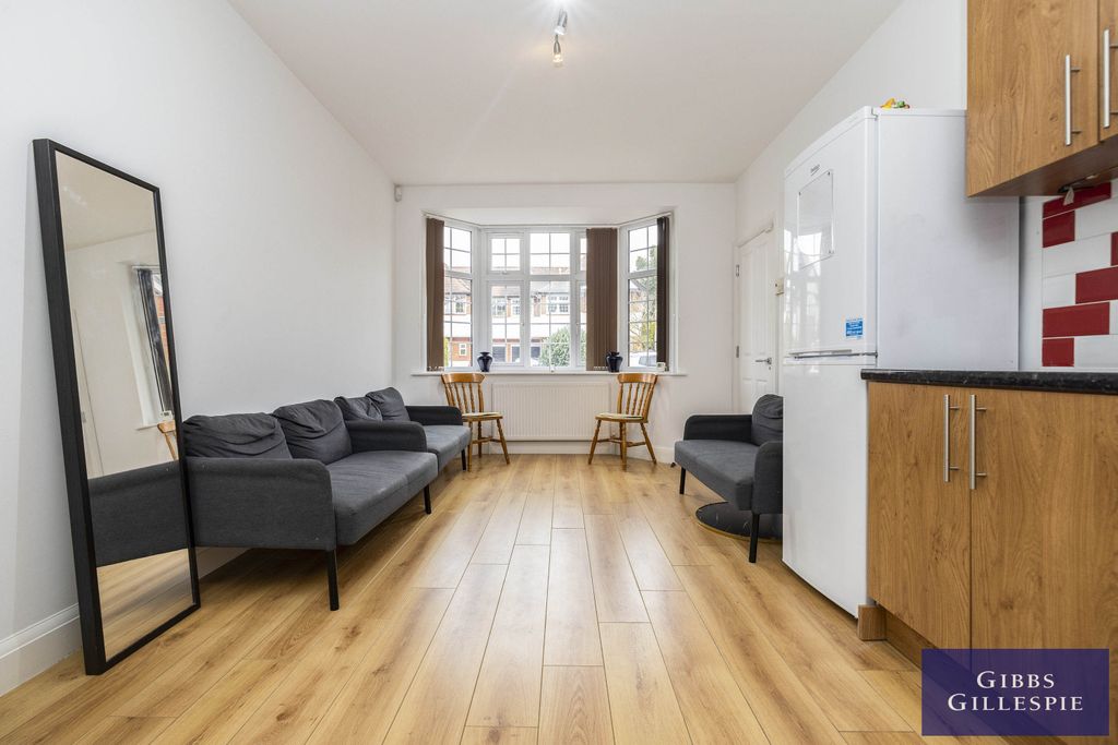 Property photo 3 of 9 3