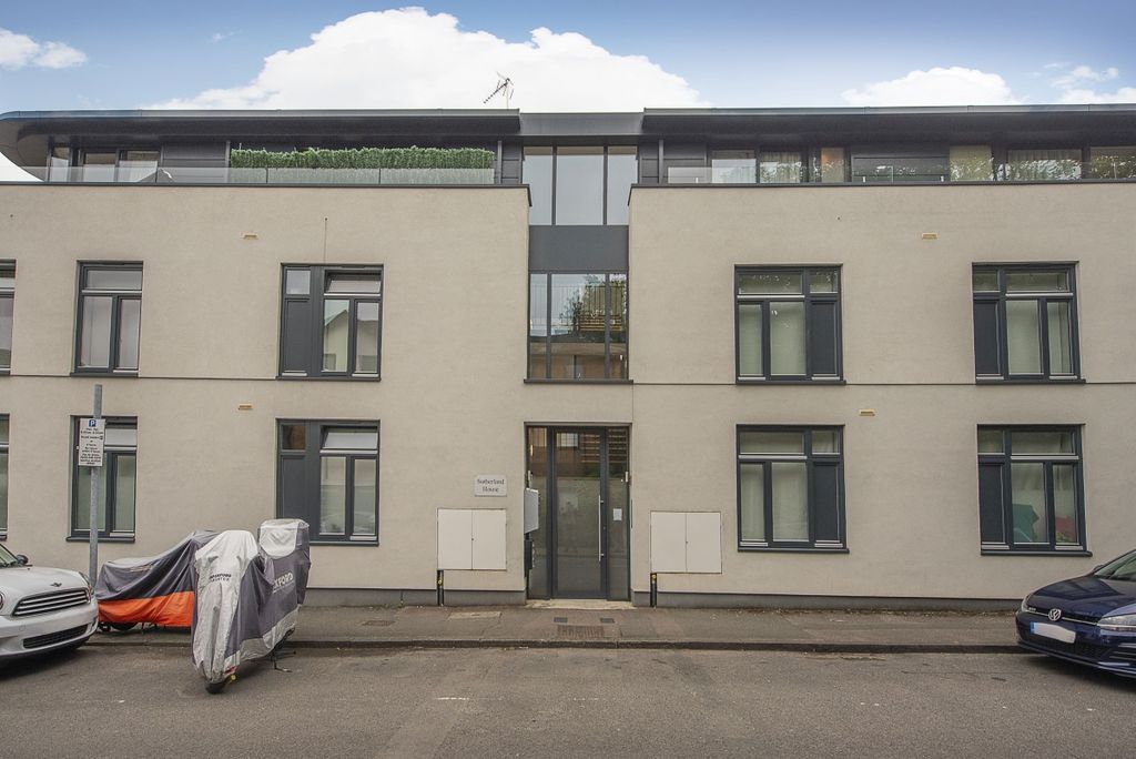 Property photo 1 of 2