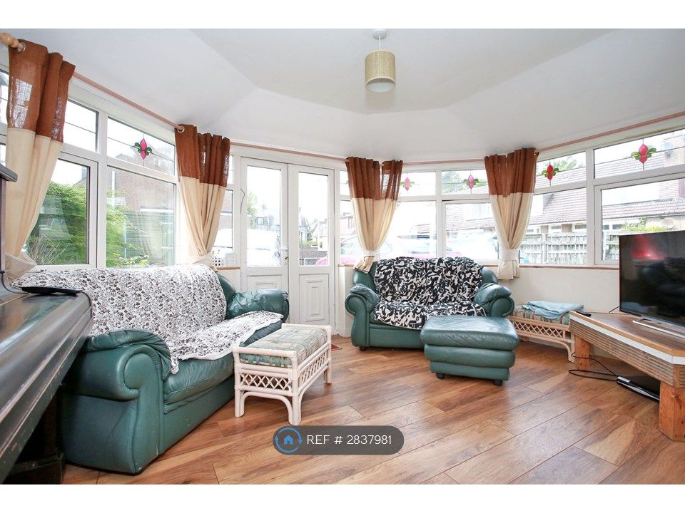 Property photo 2 of 12 Living Room