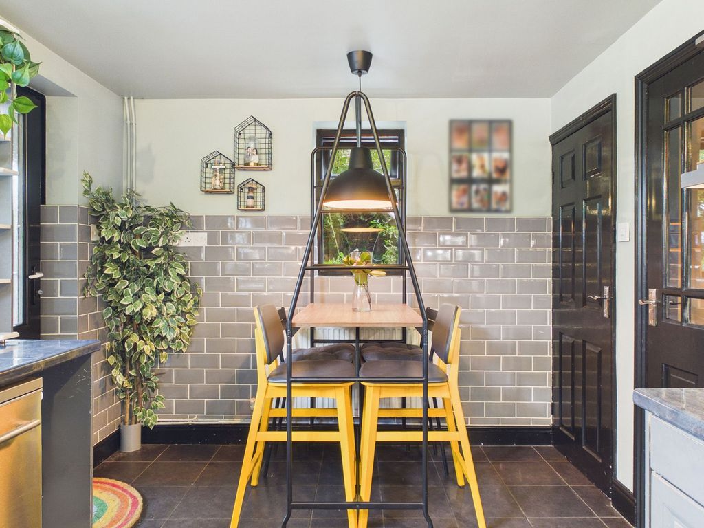 Property photo 3 of 17 Dining Area