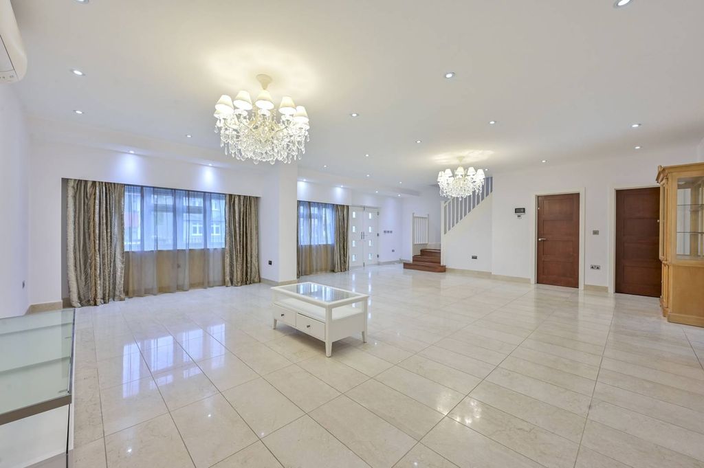 Property photo 3 of 28