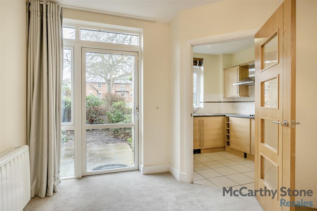 Property photo 3 of 29 8678823-Interior16.Jpg