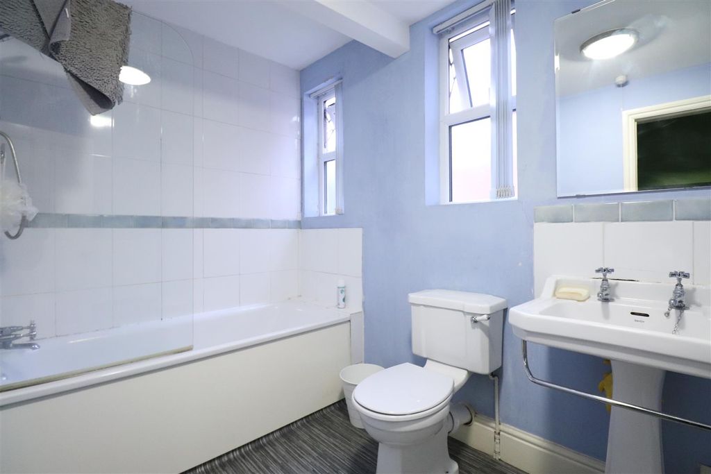 Property photo 3 of 13 Bathroom