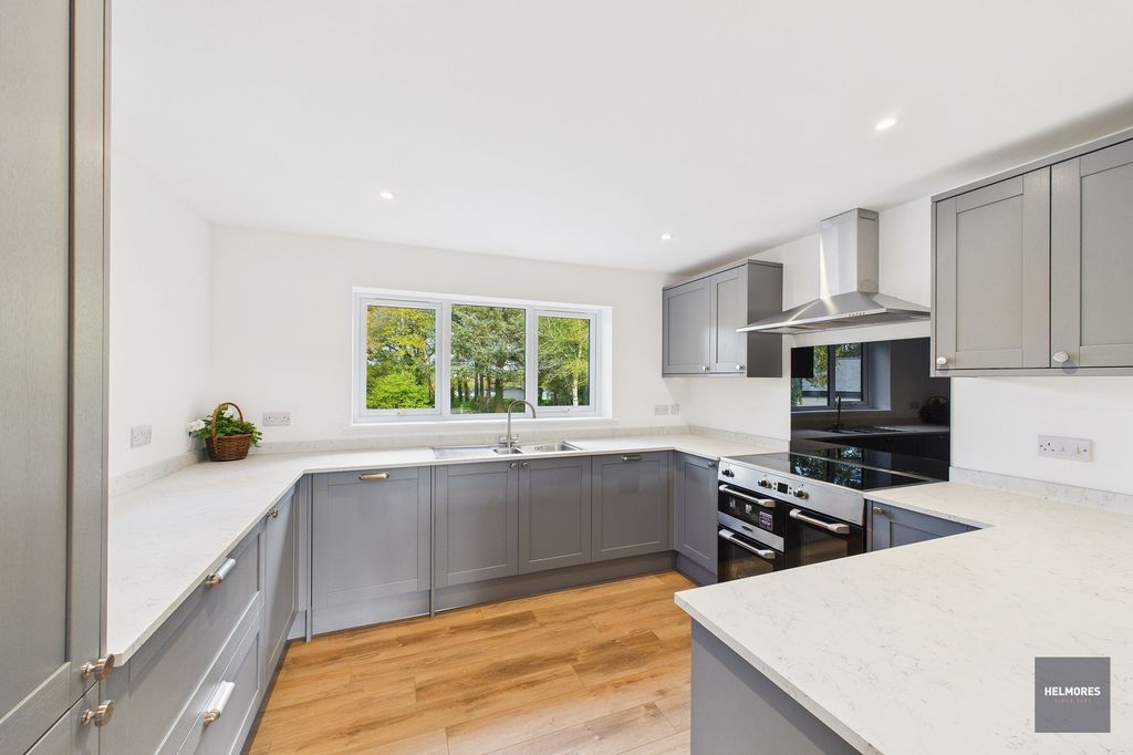 Property photo 2 of 39