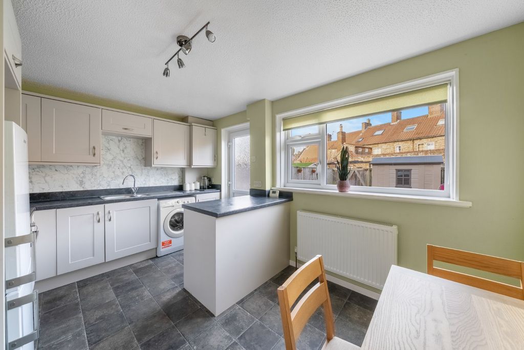 Property photo 2 of 12 Picture No. 08