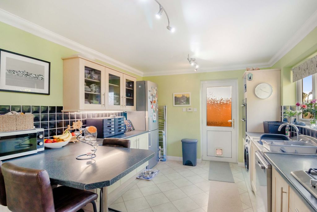 Property photo 3 of 24