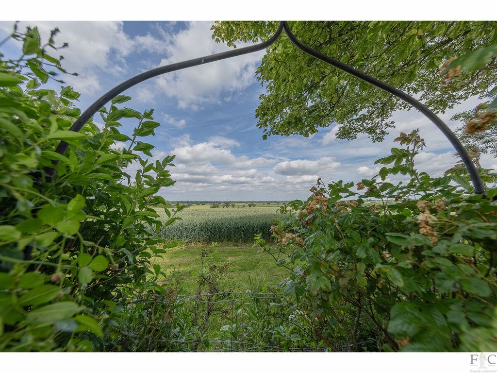 Property photo 2 of 39