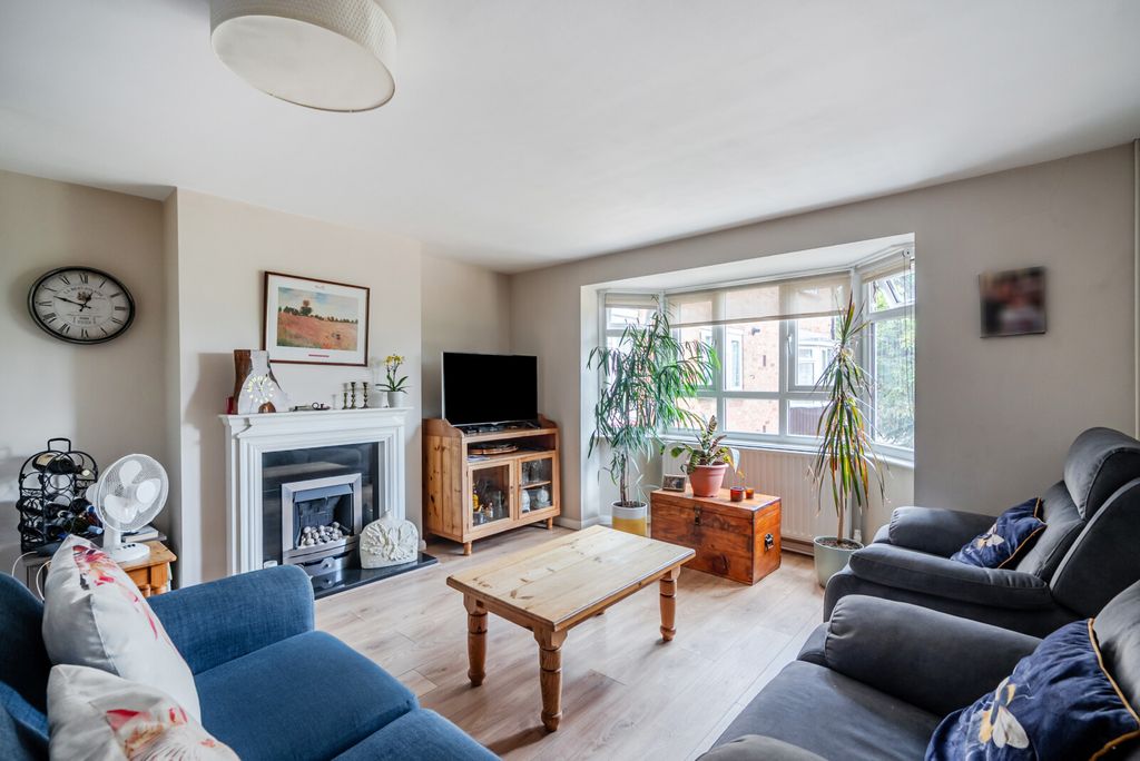 Property photo 2 of 14 Sitting Room