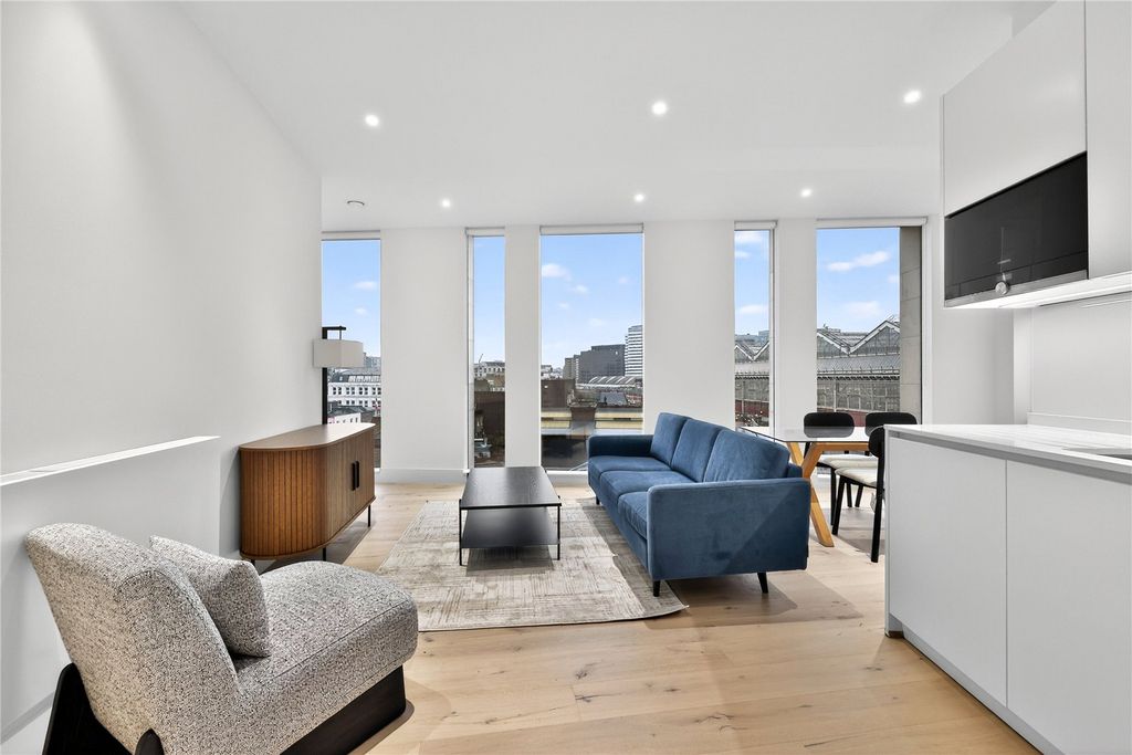 Property photo 1 of 20 Reception/Kitchen