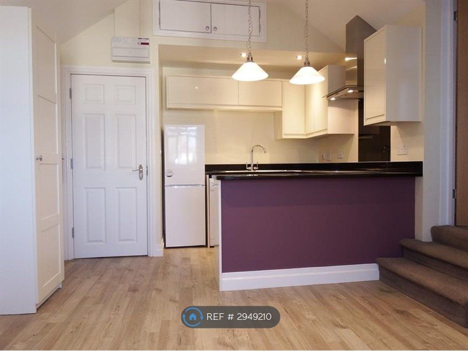 Property photo 3 of 6 Kitchen / Entrance Door