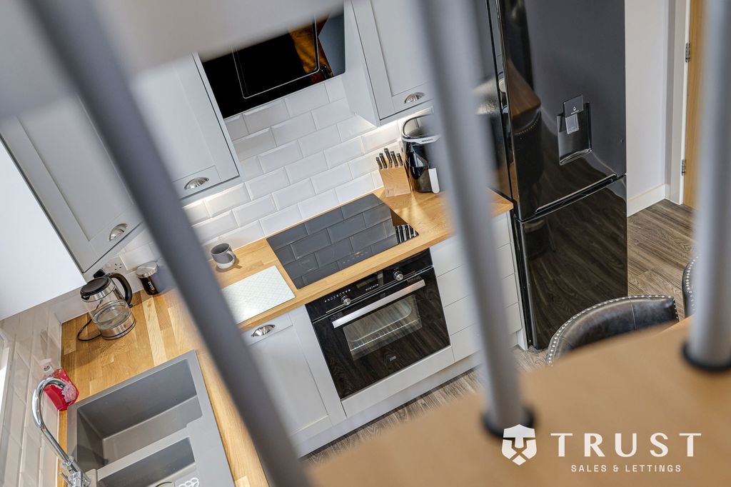 Property photo 3 of 34