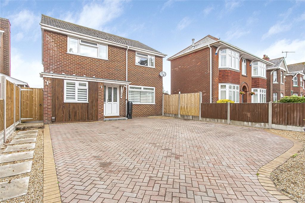 Property photo 1 of 19 Wimborne Road