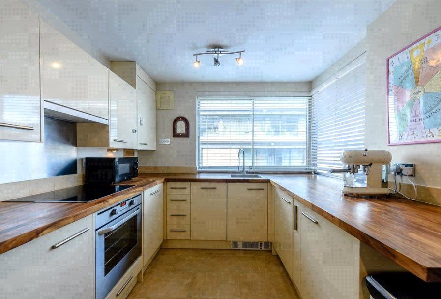 Property photo 2 of 6 Kitchen