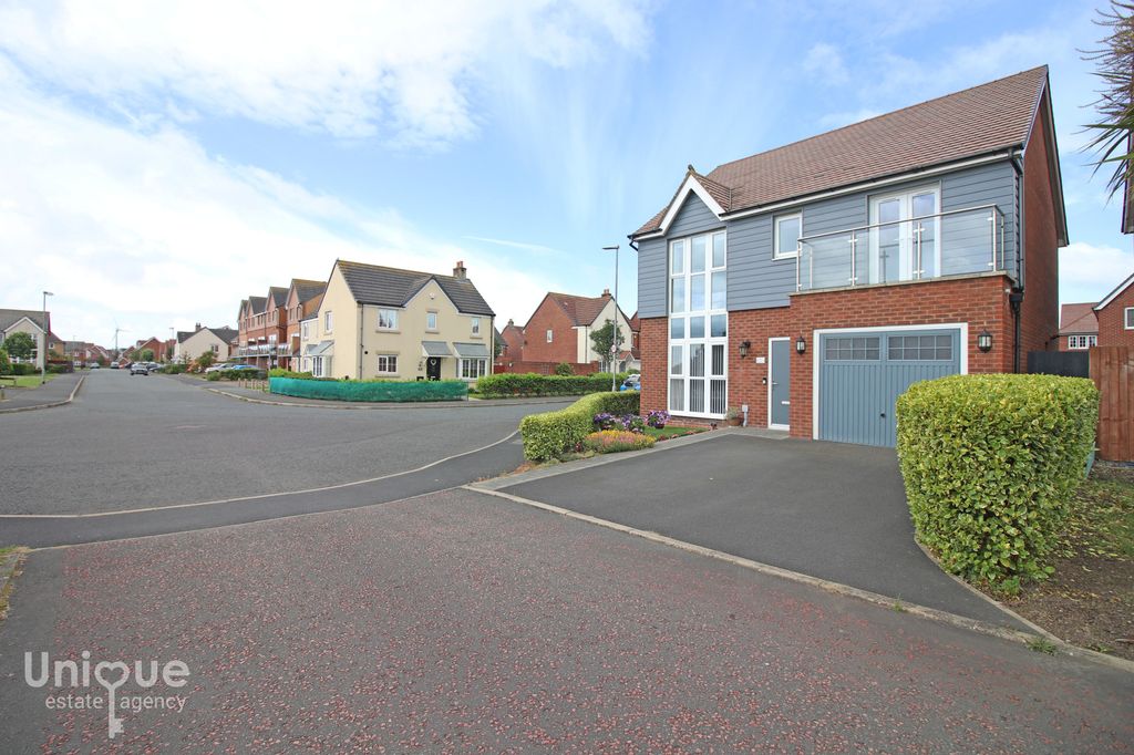 Property photo 2 of 27