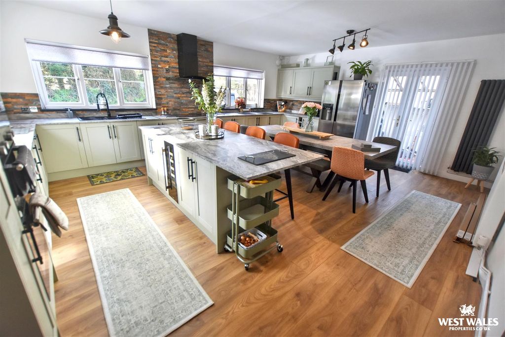 Property photo 3 of 23 6 (26).Jpg