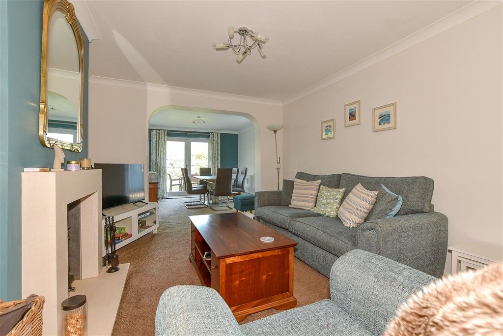 Property photo 2 of 14 Lounge