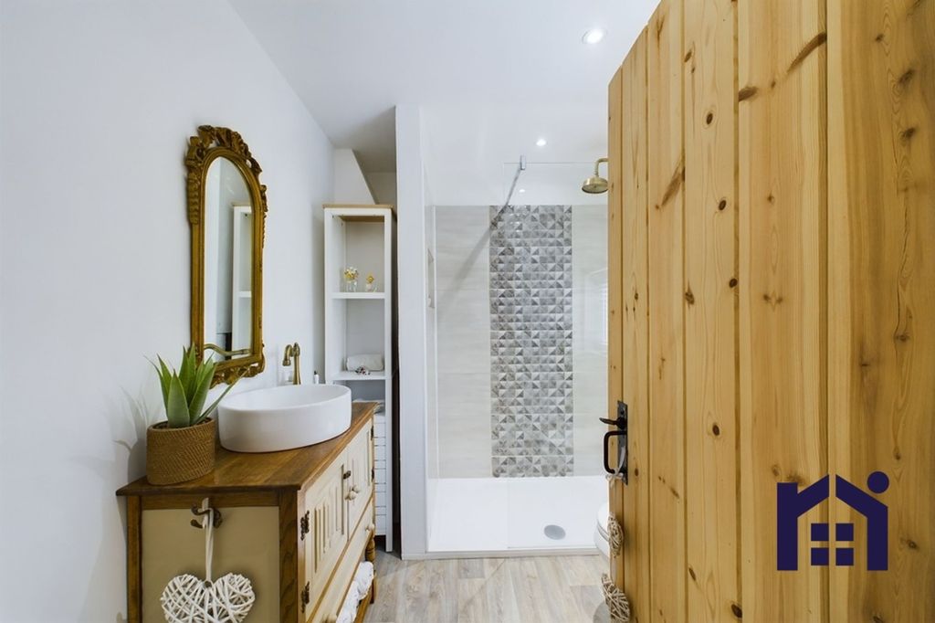 Property photo 3 of 37 Bathroom