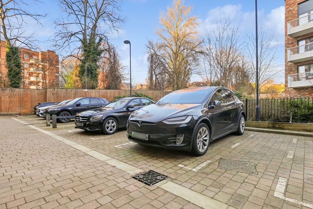 Property photo 3 of 16 Parking